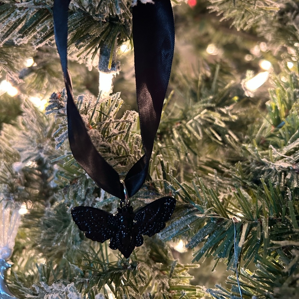 Chic Black Ornament